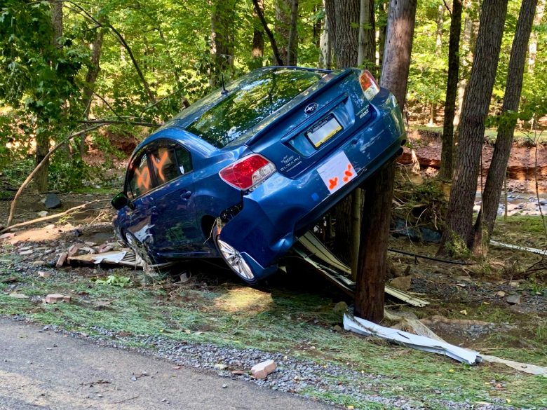 Car after being destroyed during a flood in New Jersey / How to escape a sinking car in water