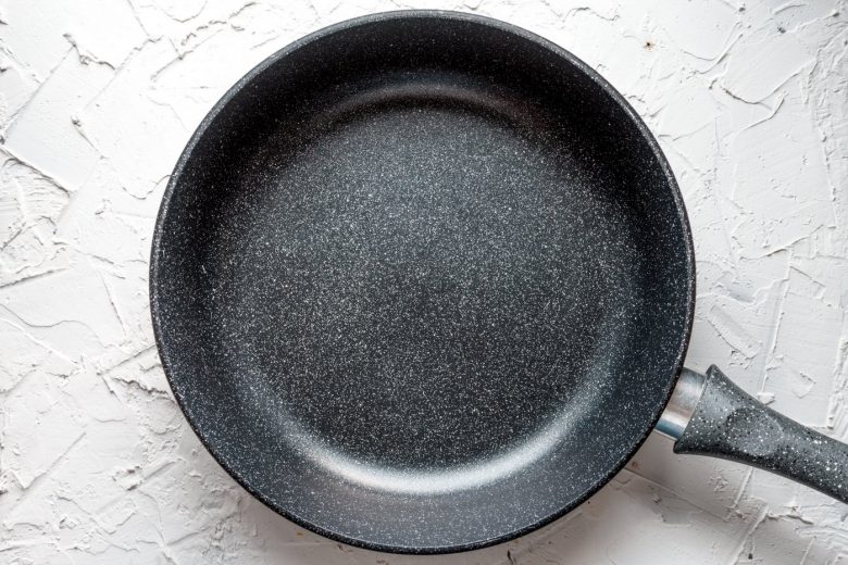 Frying pan with non-stick teflon coating