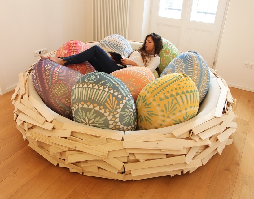 Giant birdsnest bed with soft eggs - Cool beds for grown-ups at Lilyvolt