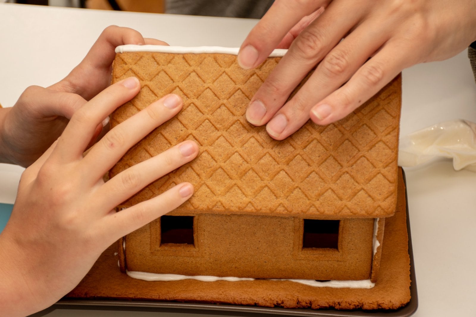 Assembling your gingerbread house