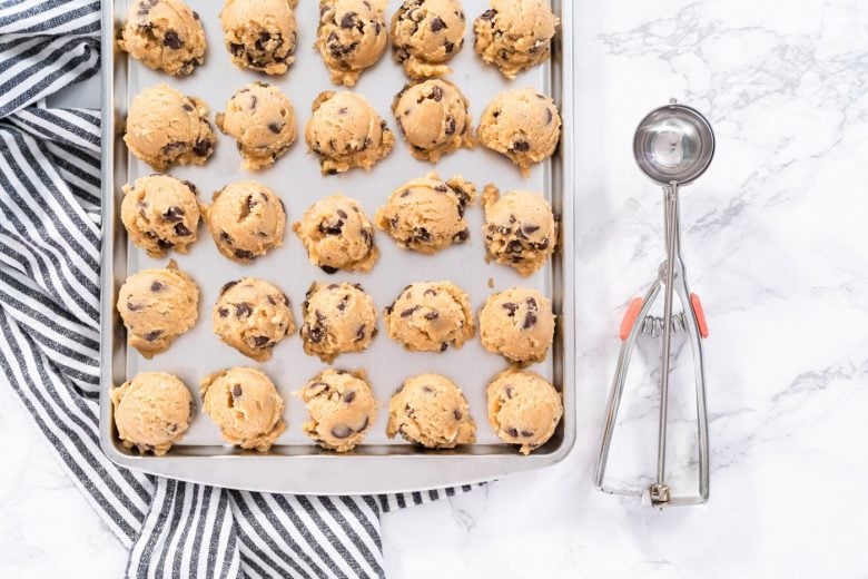 Baking thick chocolate chip cookies - Raw cookie dough safety